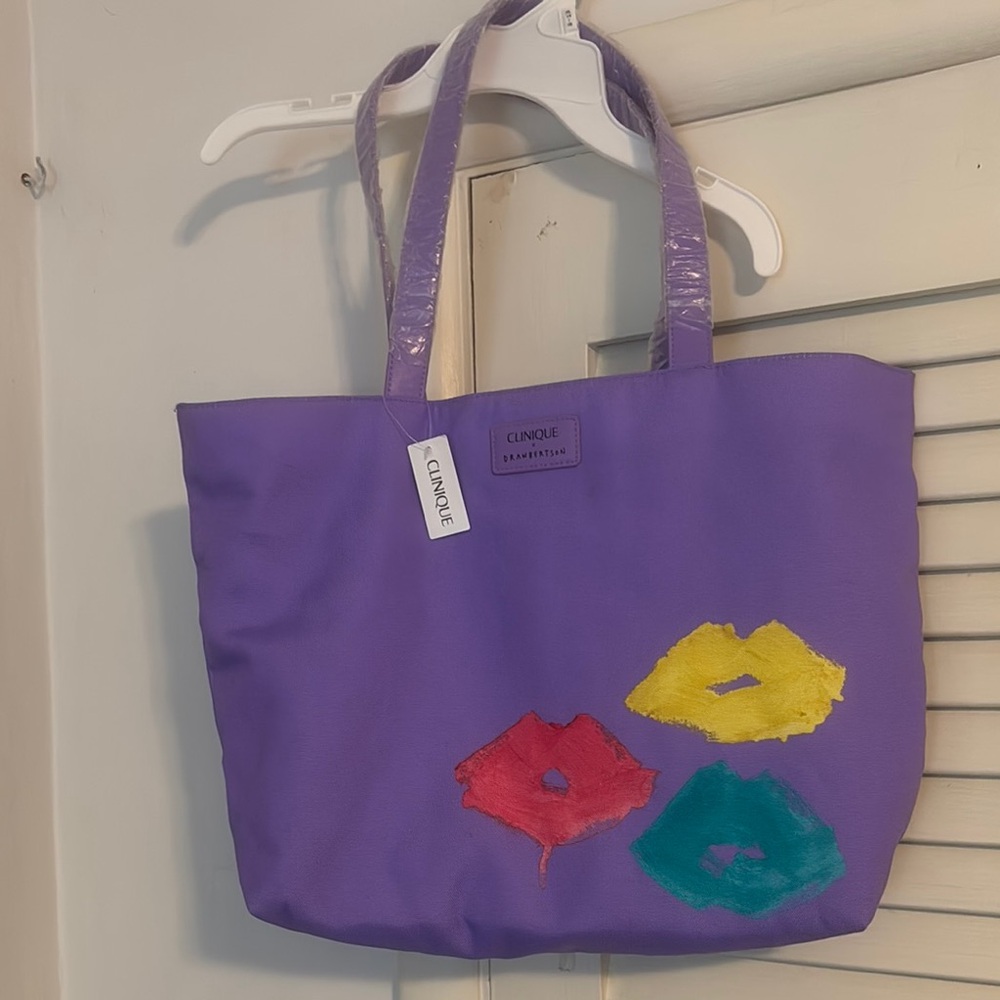 NWT Clinique Purple Tote Beach Bag Paint Kissing Lips leather straps new w tags